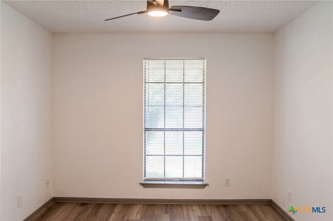 Building Photo - 1410 Becker Dr