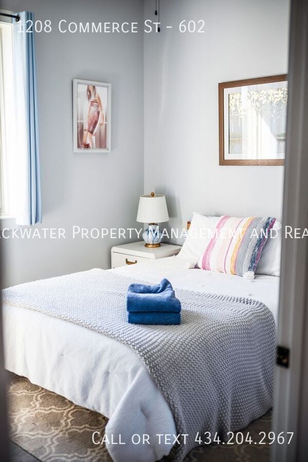 Building Photo - 1208 Commerce St