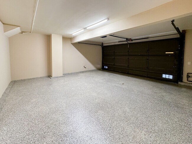 Building Photo - Luxurious Coastal Living: Fully Remodeled 3-Bed, 3.5-Bath with Ocean Views in Sea Point