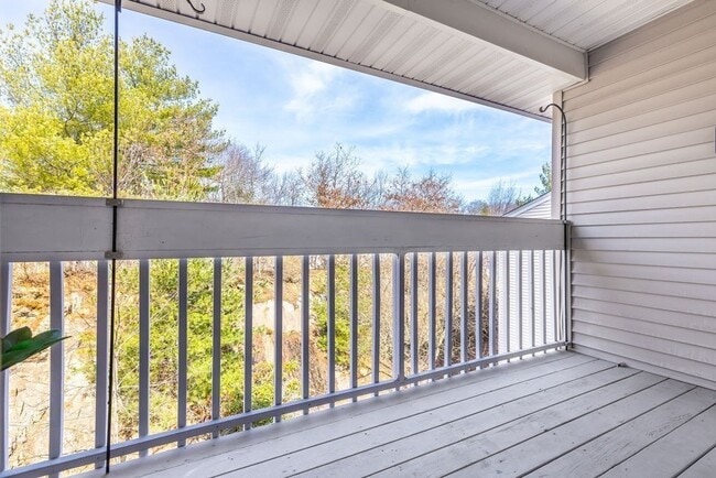 Building Photo - 15 Bower Rd