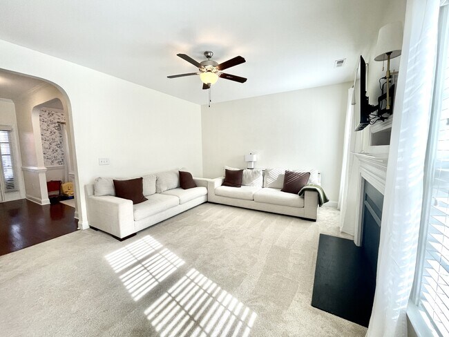 Building Photo - 126 Watchmen Ln