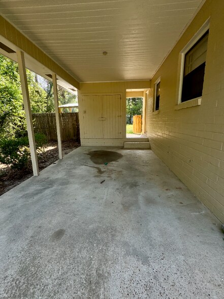 Building Photo - 2107 Hillcrest Dr