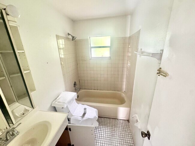 Building Photo - 2993 SE Camino Ave