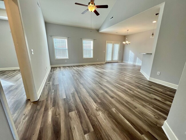 Building Photo - Single Level 3 Bed, 2 Bath Home with 2 Car Garage & Fenced Backyard