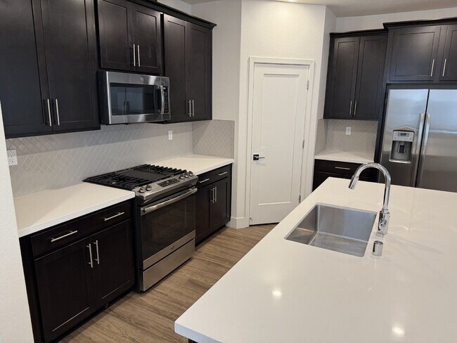 Building Photo - Beautiful 4 Bedroom, 3 Bath Home with Solar in Highly Desired Tracy Hills Community