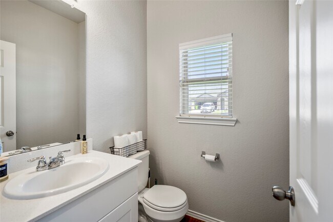 Building Photo - 210 Bellewood Mnr Dr