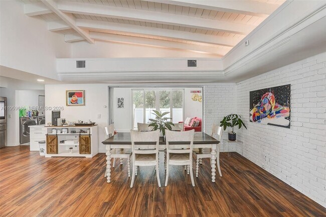 Building Photo - 14530 Garden Dr