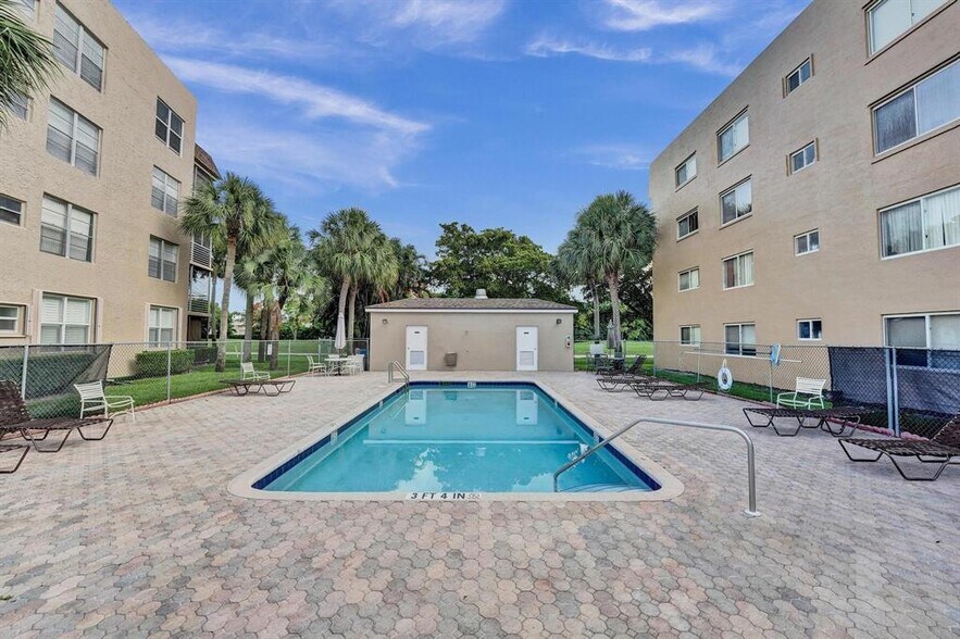 Building Photo - 9470 Tangerine Pl