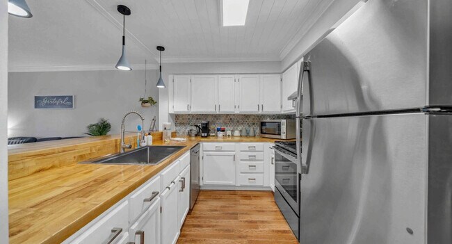 Building Photo - 318 Bream Ave