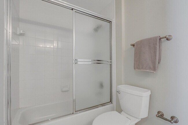 Building Photo - 2803 Sarento Pl