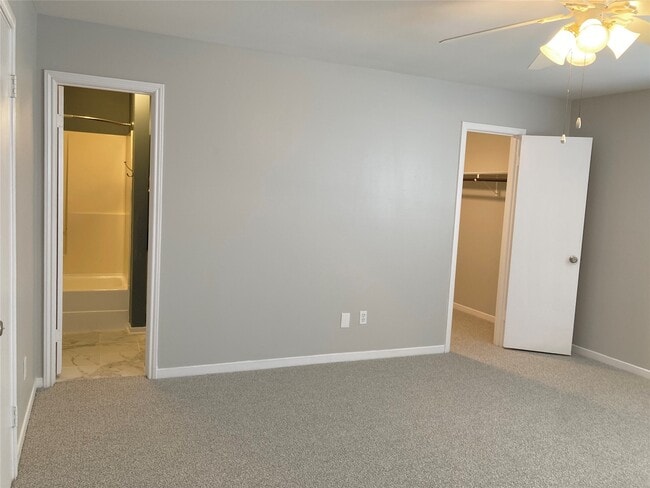 Building Photo - 10282 Briar Forest Dr