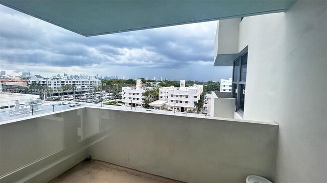 Building Photo - 2899 Collins Ave