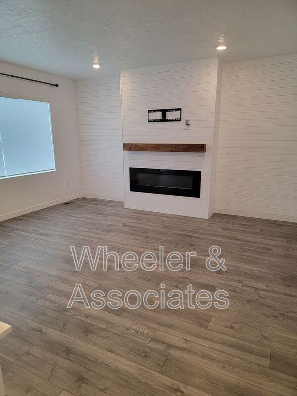 Building Photo - 3713 W Cold Pond Ave
