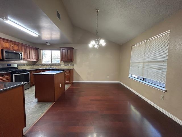 Building Photo - 2601 Oak Meadow Dr