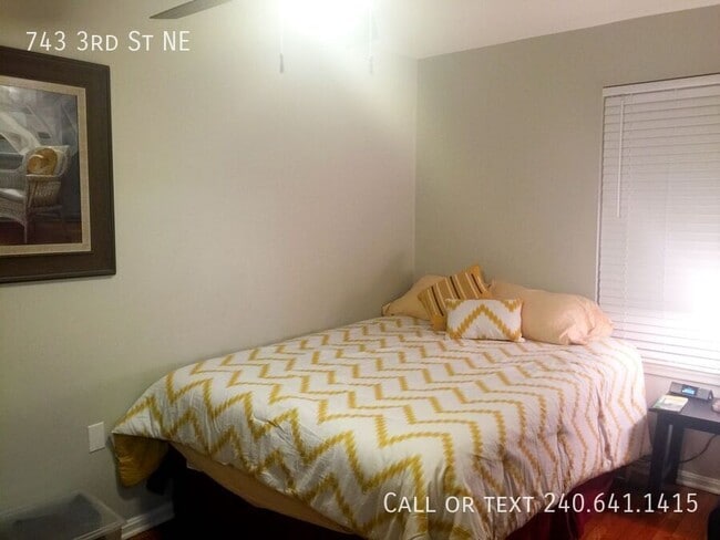 Building Photo - 743 3rd St NE