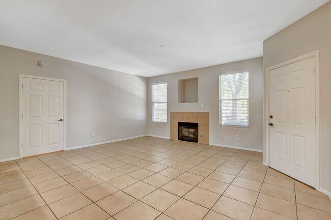 Building Photo - Beautiful  2bed 2bath Gated Community