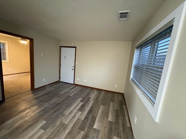 Building Photo - Available May 6th! Remodeled 1 bedroom unit