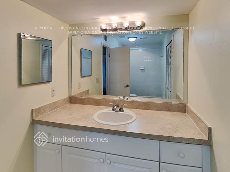 Building Photo - 322 W Hornbeam Dr