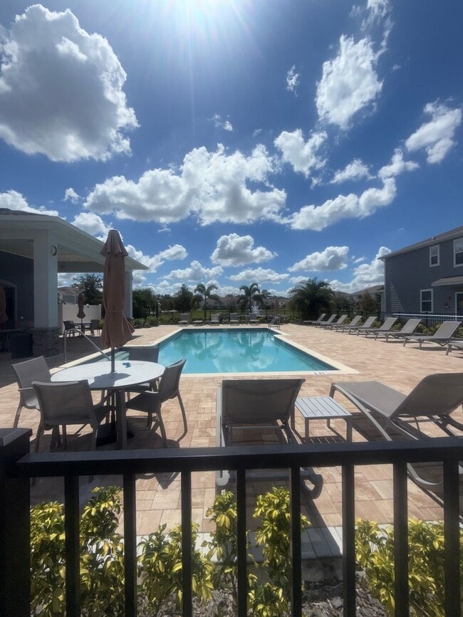 Building Photo - Grayson Square