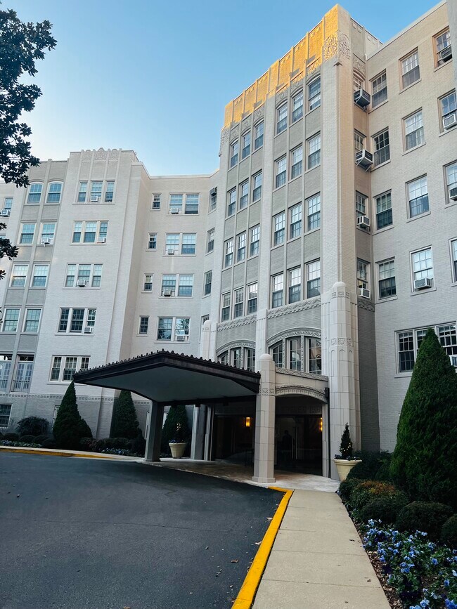 Building Photo - 2737 Devonshire Pl NW
