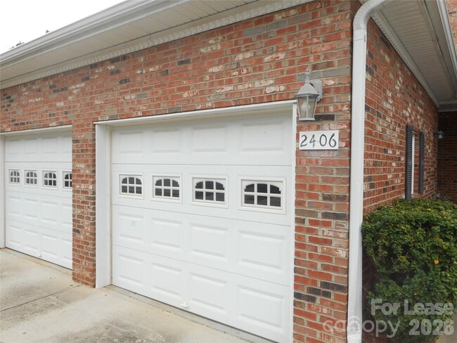 Building Photo - 2406 Madeline Meadow Dr