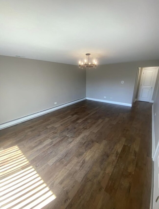 Building Photo - 16558 Crescent Ave