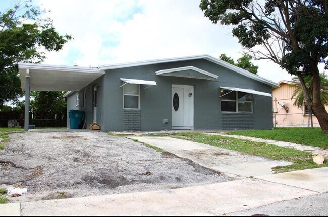 Primary Photo - 2481 NW 1st St