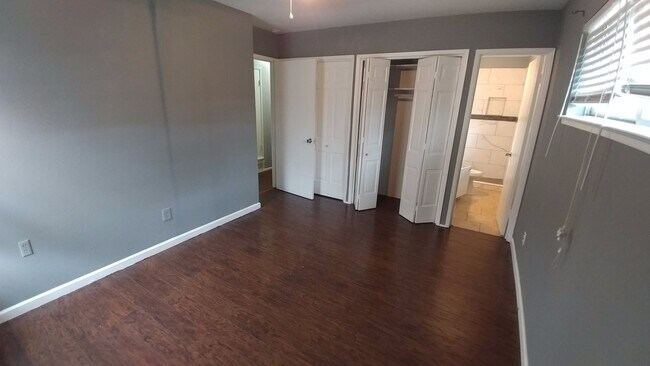 Building Photo - Experience the ultimate comfort of living in a 3-bedroom single-family home today!