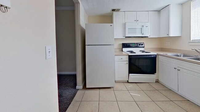 Building Photo - Beautiful 2 Bedroom Condo in The Colony Of...