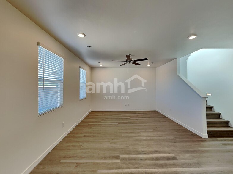 Building Photo - 8225 S 21st Dr
