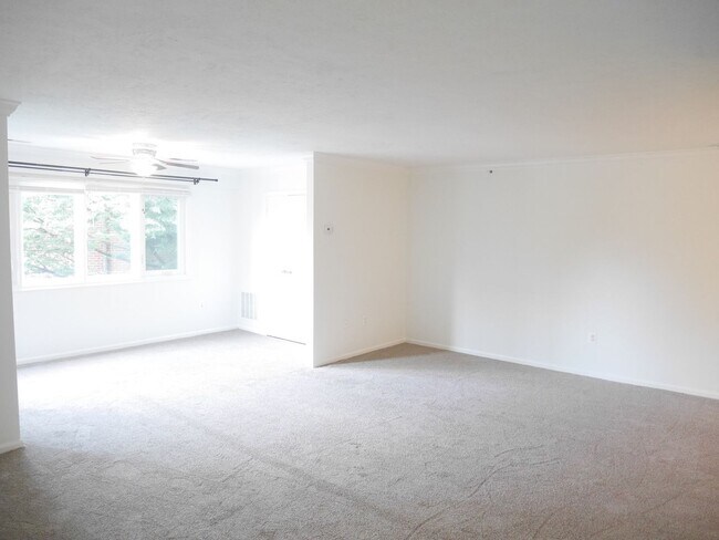 Building Photo - RENT SPECIAL - 1/2 SECOND MONTHS RENT - Charming Condo in Gaithersburg, MD