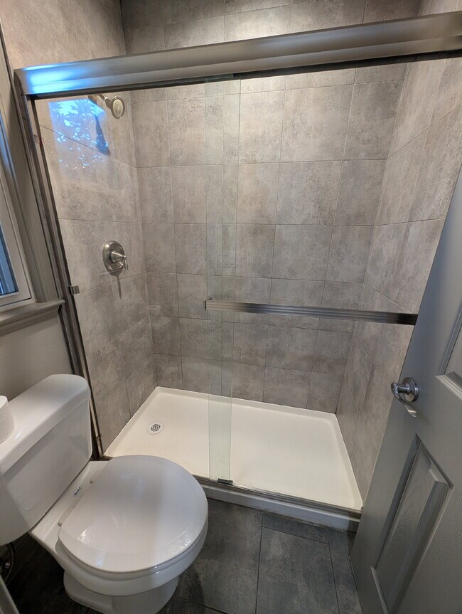 Building Photo - 935 E Divisadero St