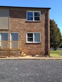 Building Photo - 2 Bedroom Townhouse for Rent in Bridgewater