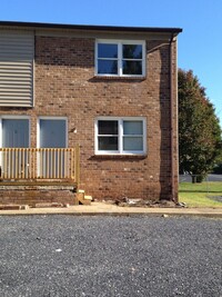 Building Photo - 2 Bedroom Townhouse for Rent in Bridgewater