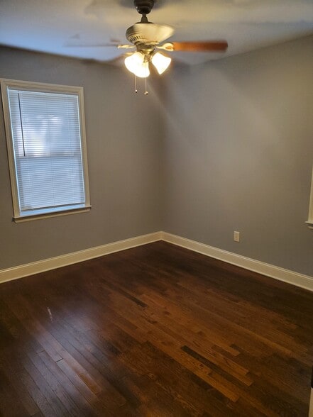 2nd bedroom - 806 Lupton Dr
