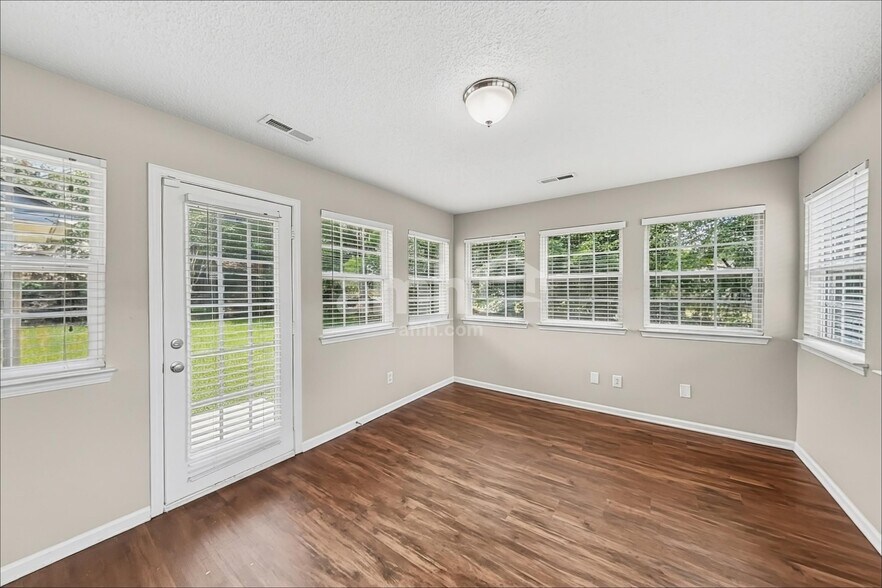 Building Photo - 2922 Cripple Creek Ct