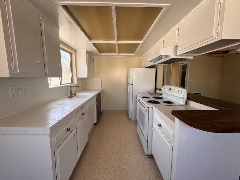 Building Photo - 320 23rd Pl