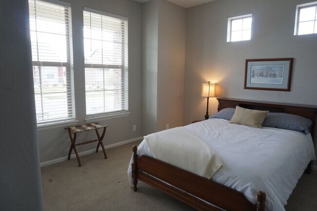 Building Photo - Partially Furnished (or unfurnished) Singl...