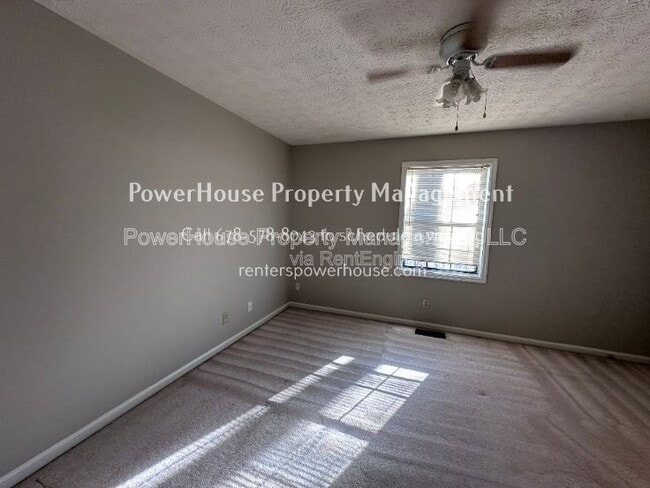 Building Photo - 502 Oakwood Ct