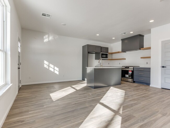 Building Photo - Beautiful New Construction Duplex