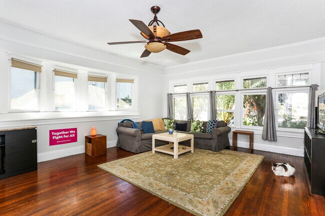 Primary Photo - 230 N Bonnie Brae St