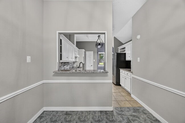 Building Photo - "Charming 3-Bed Oasis with Modern Touches & Granite Elegance in Houston!"
