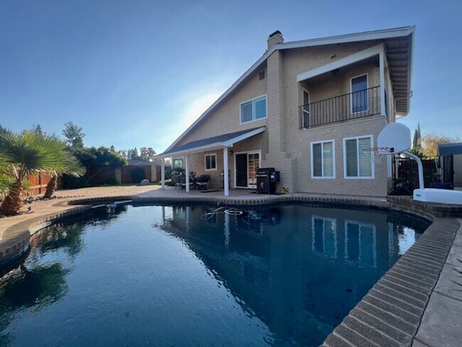 Building Photo - FAIR OAKS BEAUTY WITH POOL, SPA & SOLAR!!