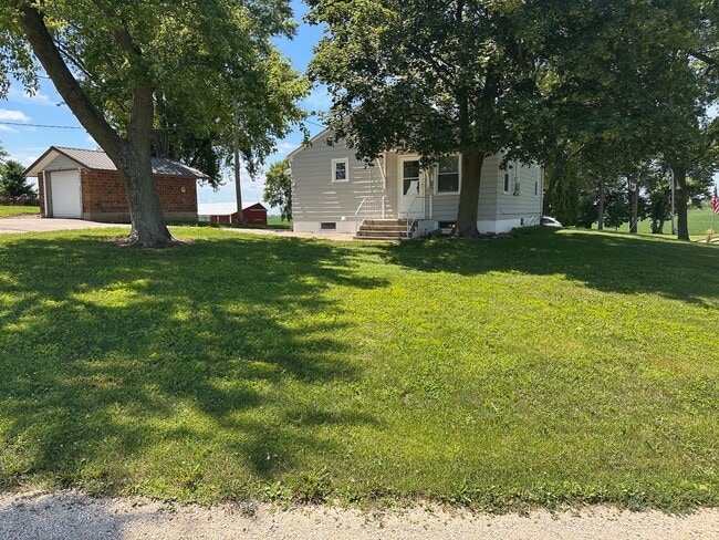 Building Photo - 1N479 Schrader Rd