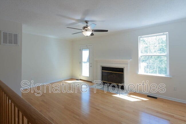 Building Photo - 405 Lakeview Ct