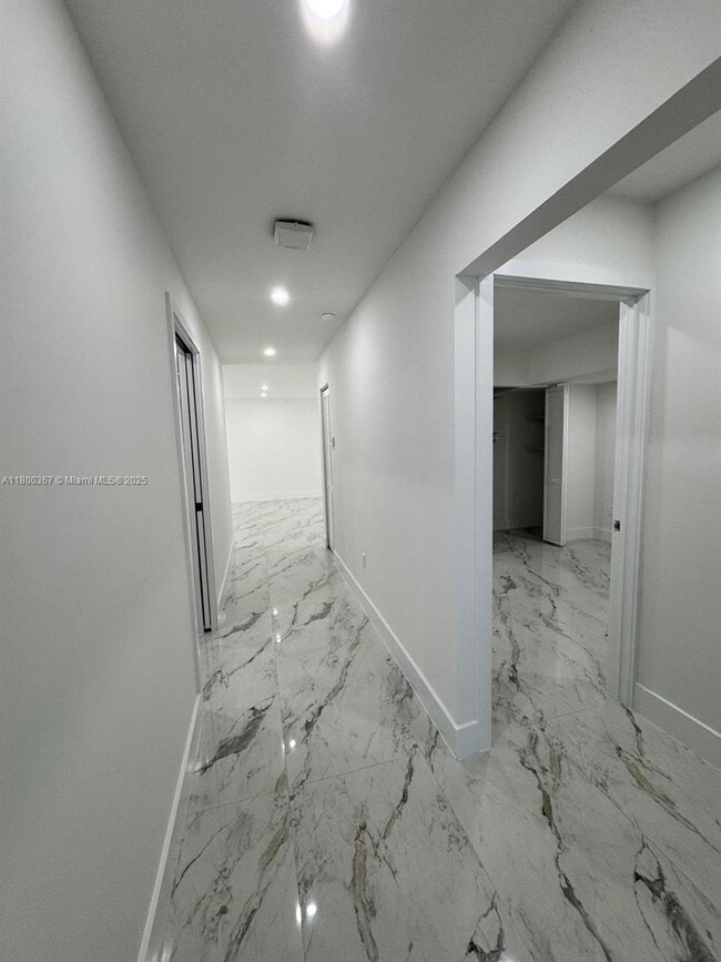 Building Photo - 11000 SW 47th Terrace