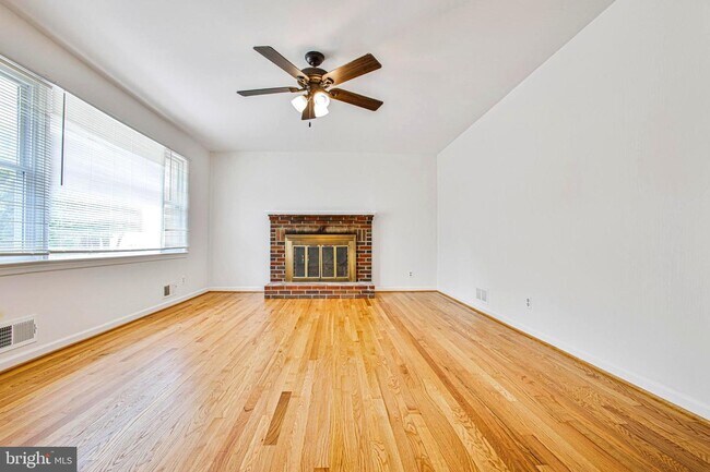 Building Photo - 11813 Macon St