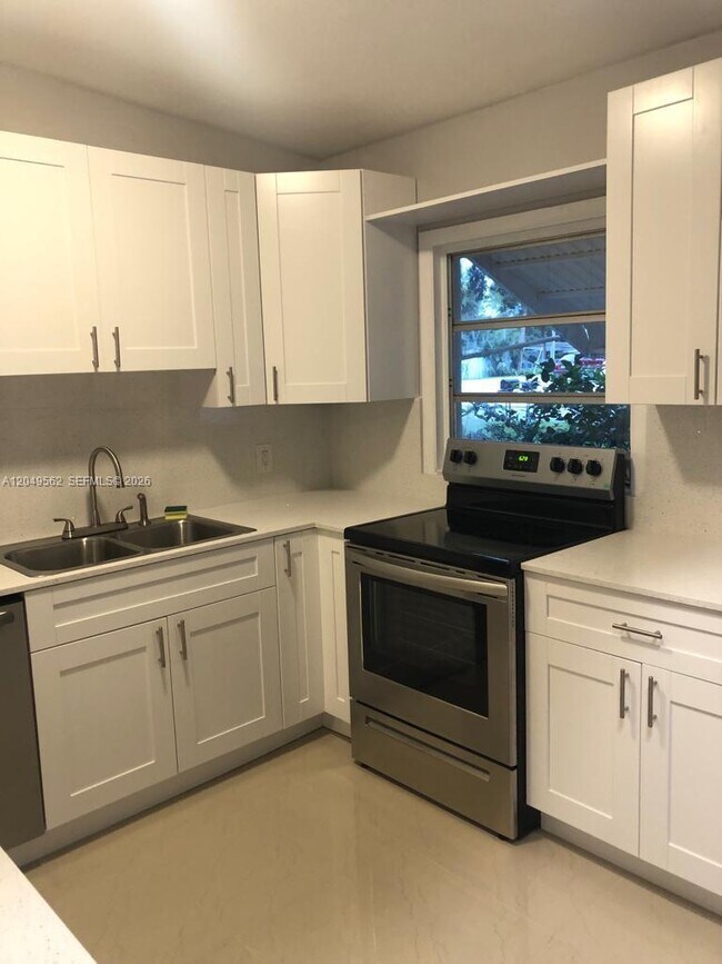 Building Photo - 2106 79th Ct