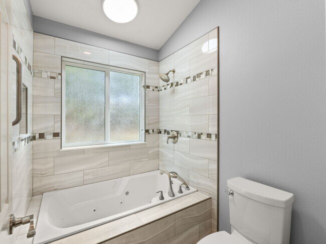 Building Photo - 5911 Rio Valle Dr