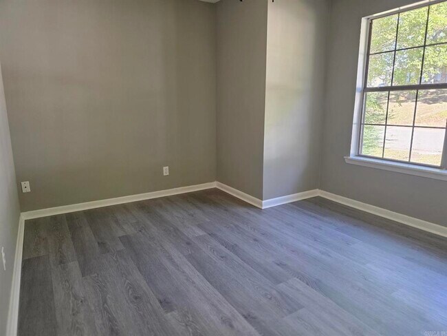 Building Photo - 216 Windhill Dr